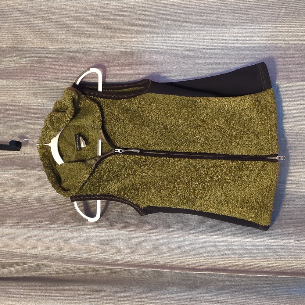 Athleta medium fuzzy vest